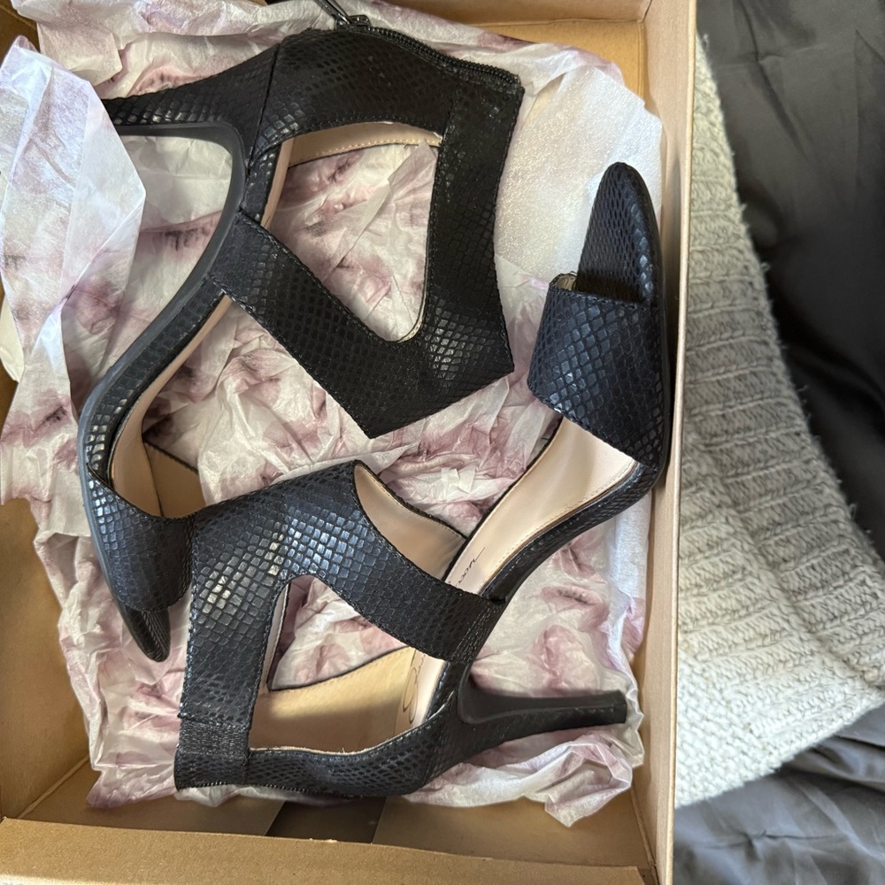 Jessica Simpson Black Textured Heels